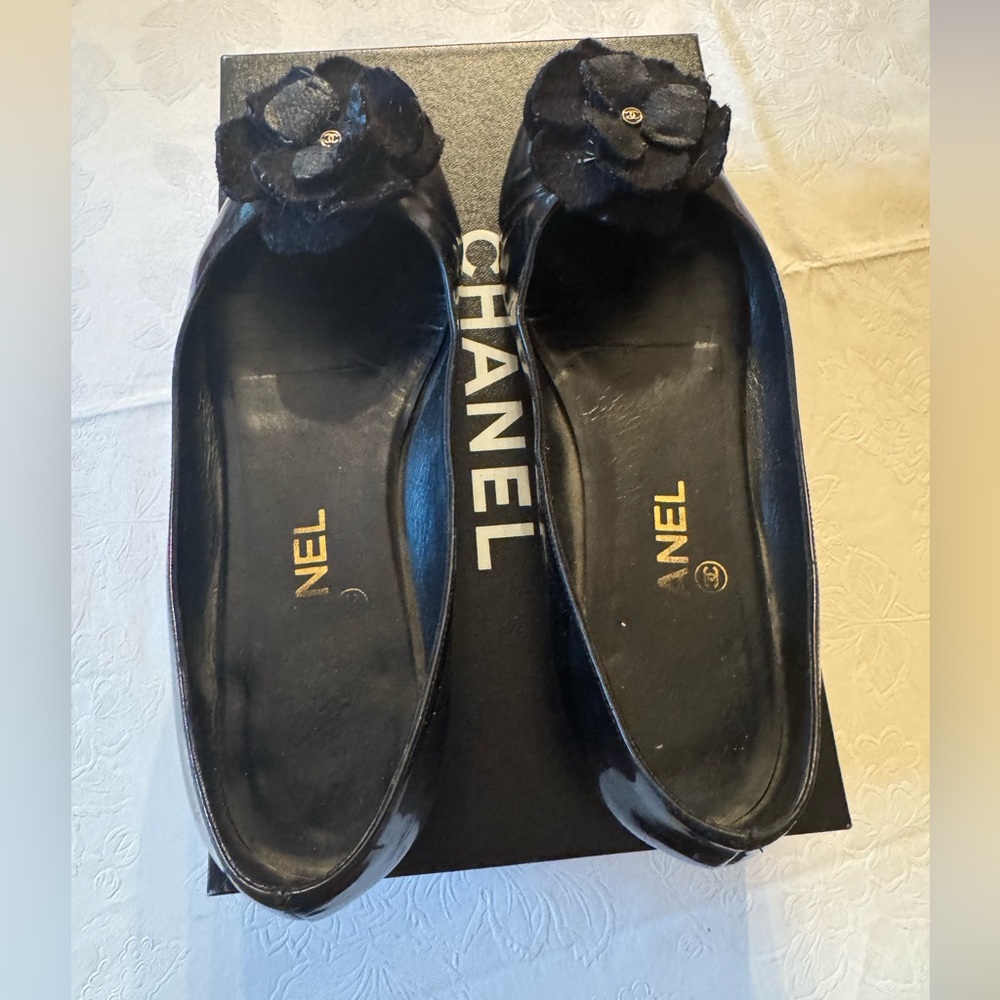 CHANEL Cammelia Accent Patent Leather Flats